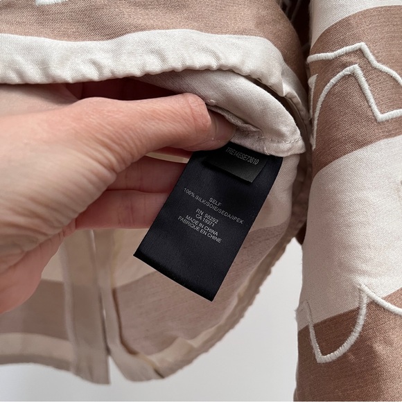 Tibi 100% silk striped embroidered top XS button back blouse stripes embroidery - Picture 6 of 9